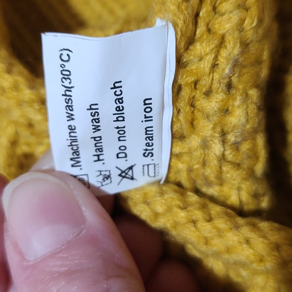 Sweater. - Picture 10 of 10